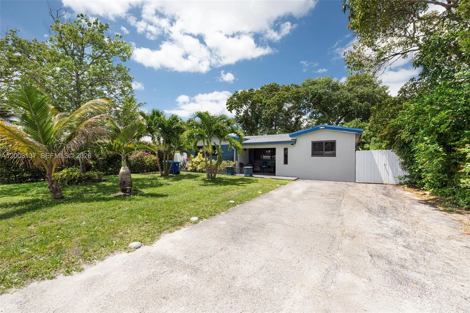 Foto de propiedad en 2630 Everglades Drive, Miramar, FL 33023 Miramar con MLS# 