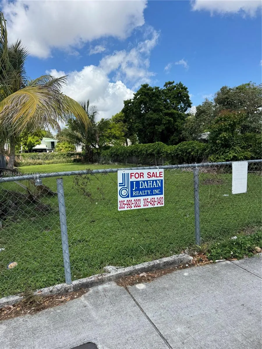 Foto de propiedad en 2630 NW 22nd Court, Miami, FL 33142 Miami con MLS# 