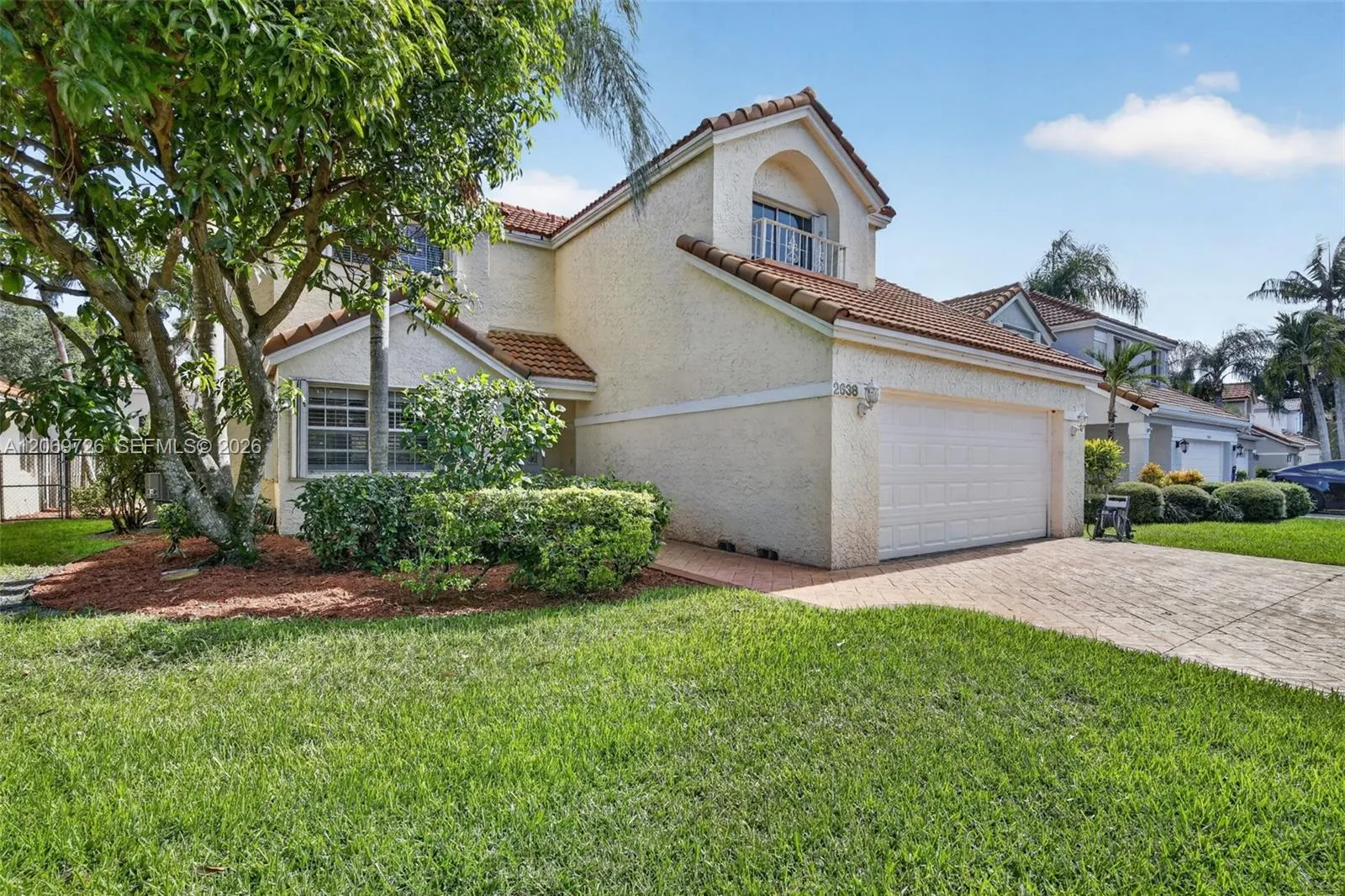 Foto de propiedad en 2638 Oak Park Circle, Davie, FL 33328 Davie con MLS# 