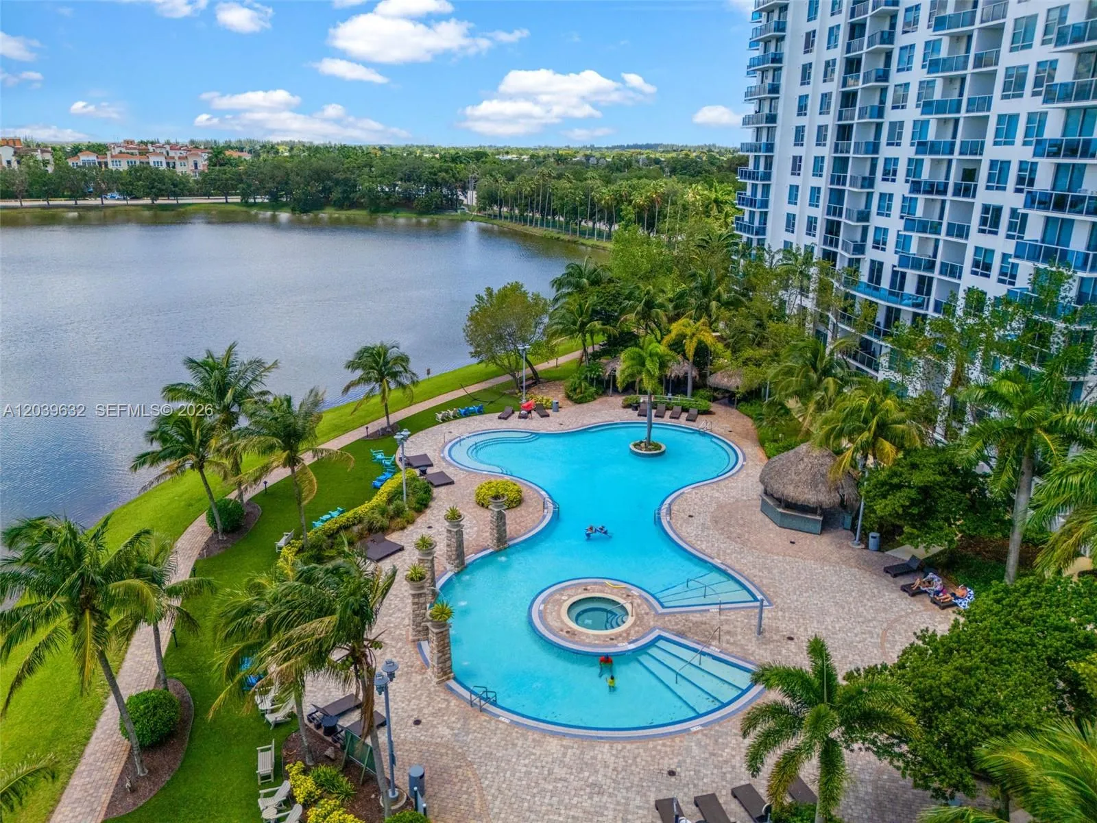 Foto de propiedad en 2641 N Flamingo Road 304N, Sunrise, FL 33323 Sunrise con MLS# 