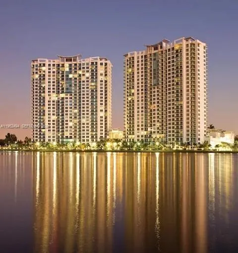 Foto de propiedad en 2641 N Flamingo Road TH5N, Sunrise, FL 33323 Sunrise con MLS# 
