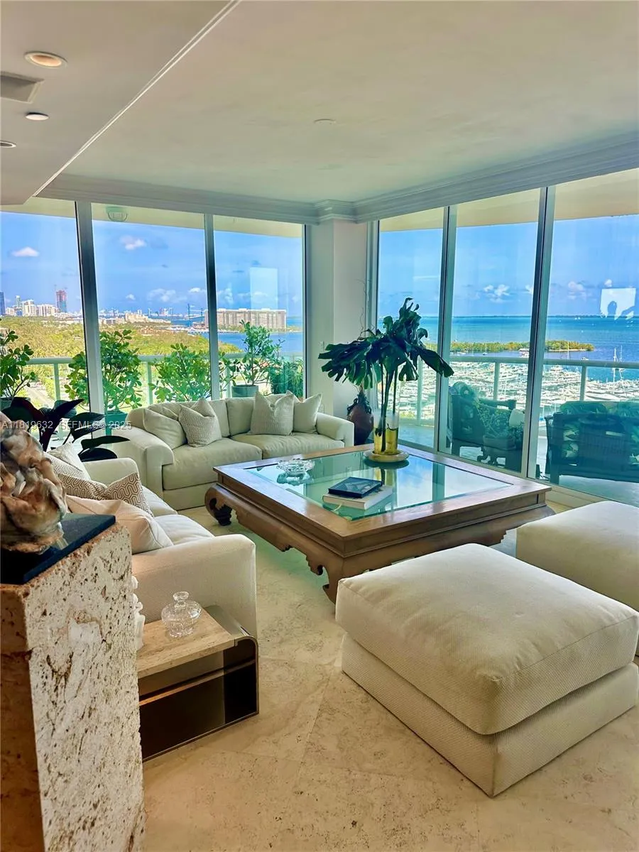 Alquilada 2645 S Bayshore Drive 1403, Miami, FL 33133, Miami, FL 33133