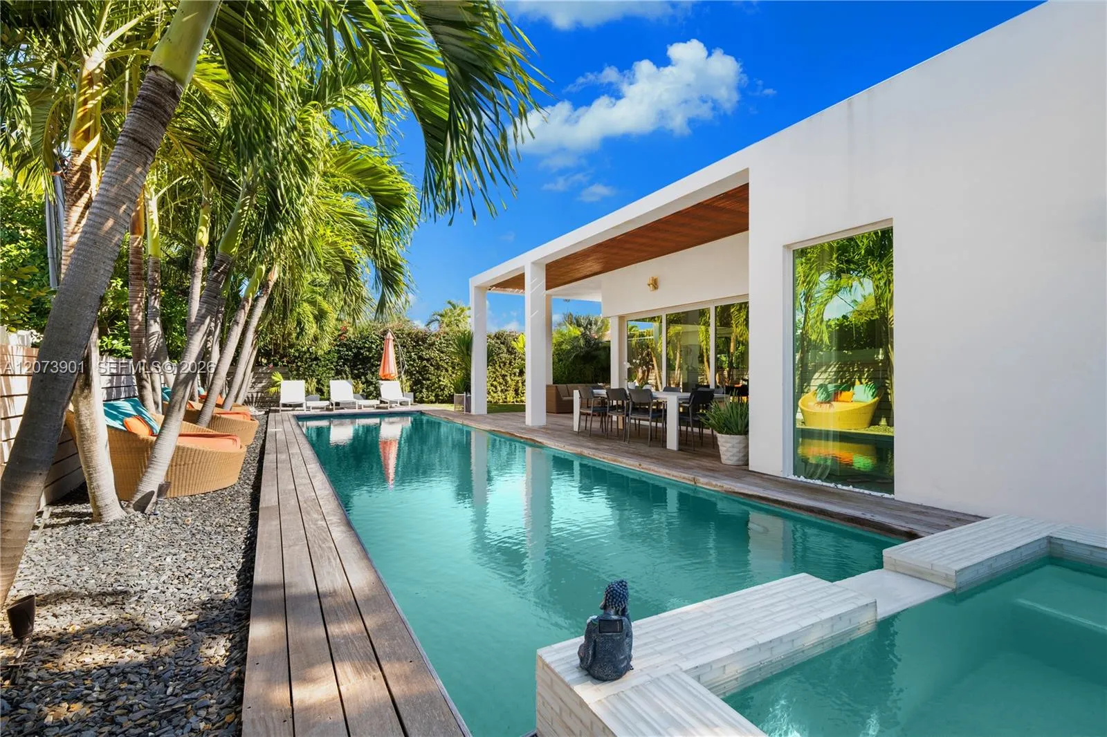 Foto de propiedad en 265 Fairway Drive, Miami Beach, FL 33141 Miami Beach con MLS# 