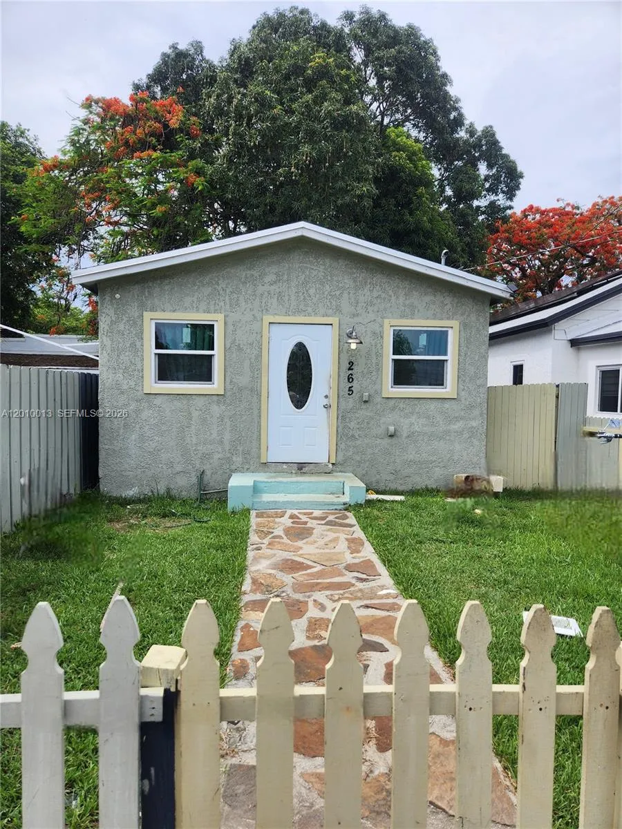 Foto de propiedad en 265 NW 80th Street, Miami, FL 33150 Miami con MLS# 