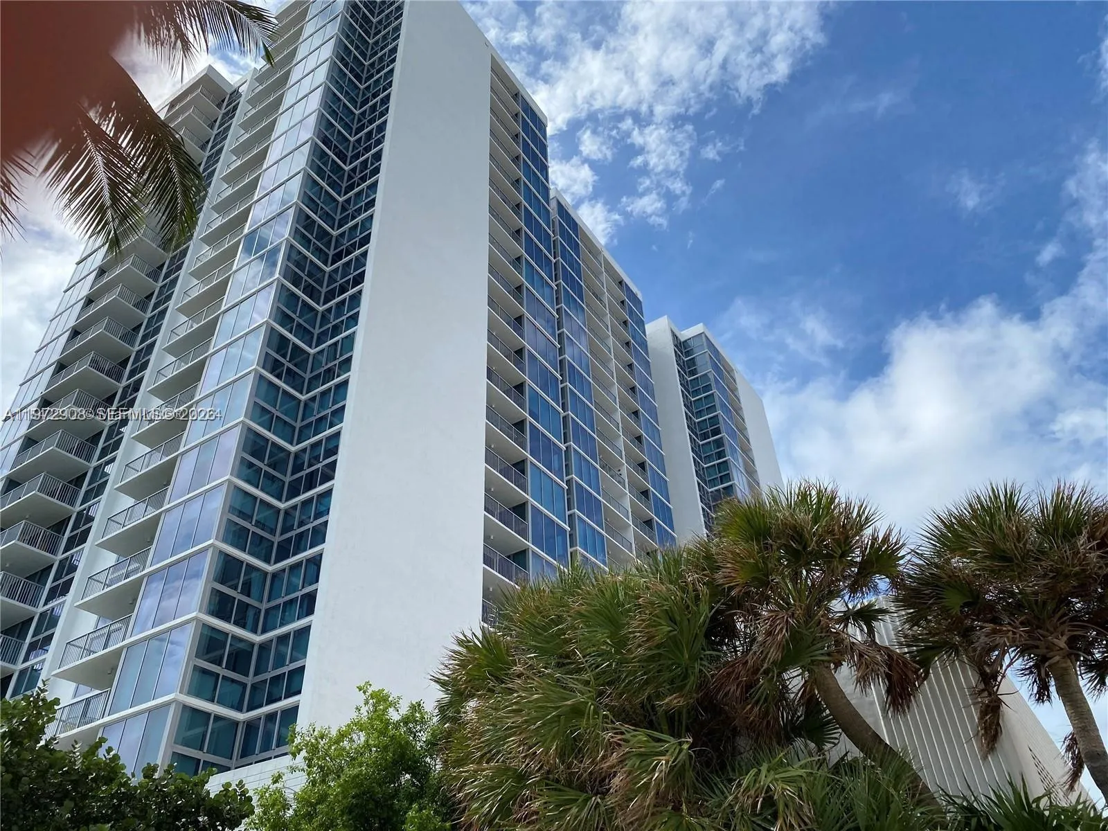 Foto de propiedad en 2655 Collins Avenue 1404, Miami Beach, FL 33140 Miami Beach con MLS# 