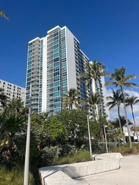 Foto de propiedad en 2655 Collins Avenue 2302, Miami Beach, FL 33140 Miami Beach con MLS#