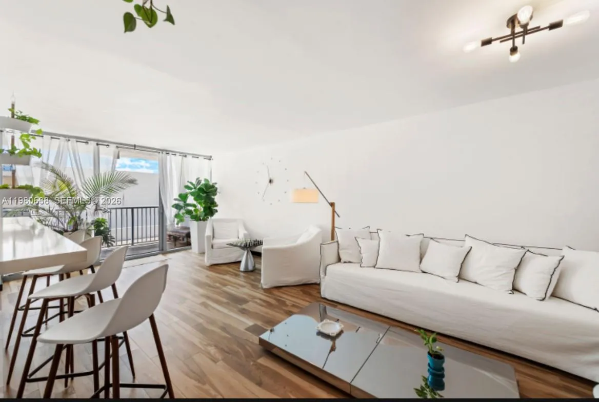 Foto de propiedad en 2655 Collins Avenue 504, Miami Beach, FL 33140 Miami Beach con MLS# 