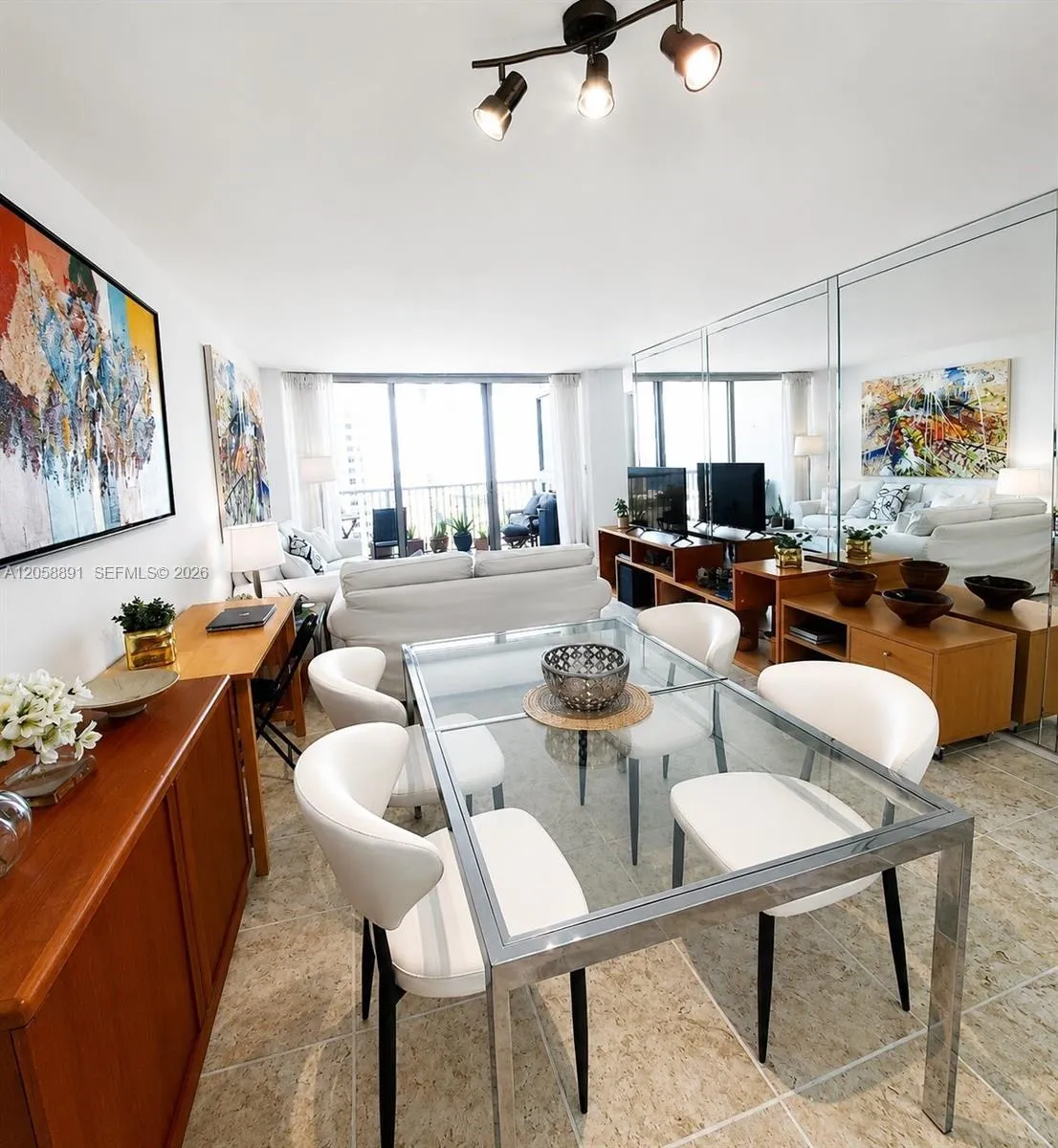 Foto de propiedad en 2655 E Collins Avenue 2306, Miami Beach, FL 33140 Miami Beach con MLS# 