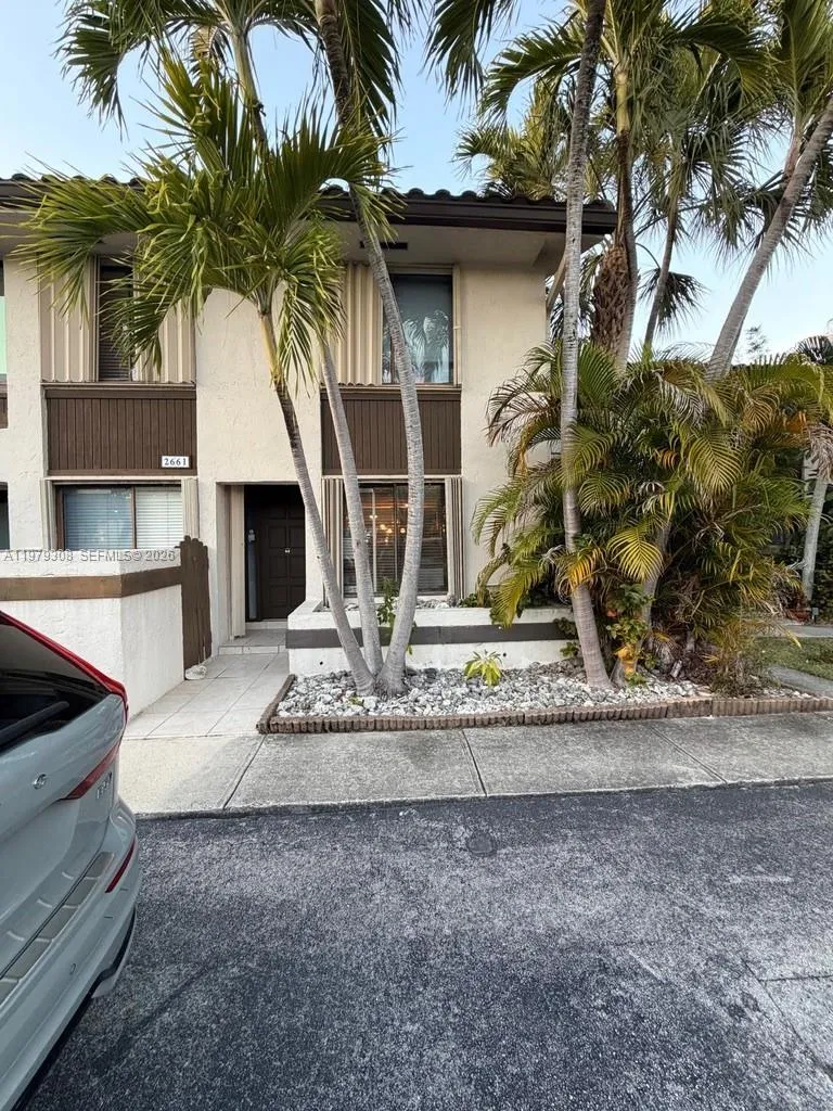 Foto de propiedad en 2661 NE 164th Street 40, North Miami Beach, FL 33160 North Miami Beach con MLS# 