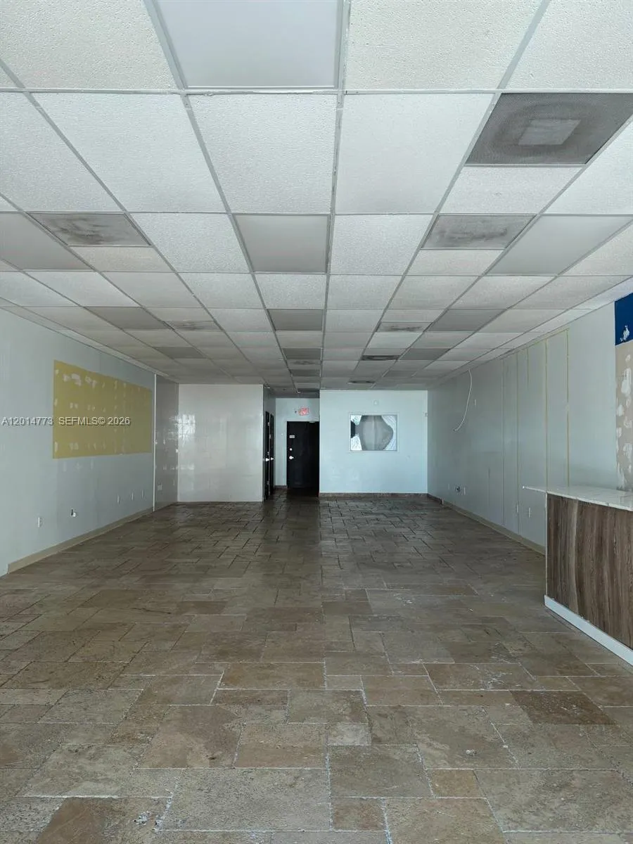 Foto de propiedad en 2661 NW 79th Avenue, Doral, FL 33122 Doral con MLS# 