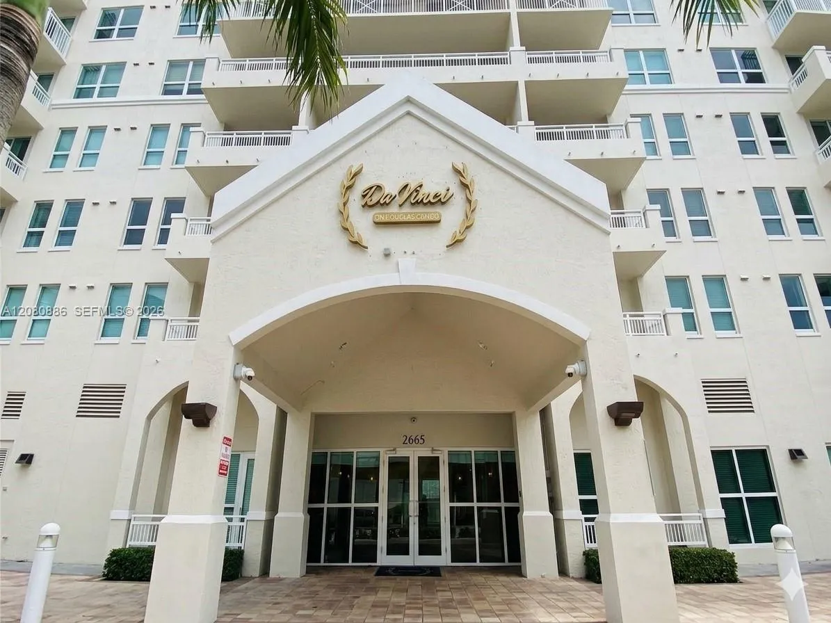 Foto de propiedad en 2665 SW 37th Avenue 1111, Miami, FL 33133 Miami con MLS# 