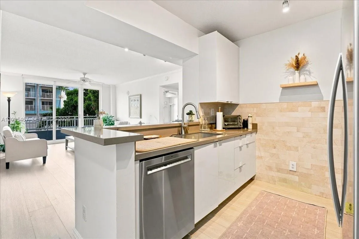 En Renta 2665 SW 37th Avenue 211, Miami, FL 33133, Miami, FL 33133