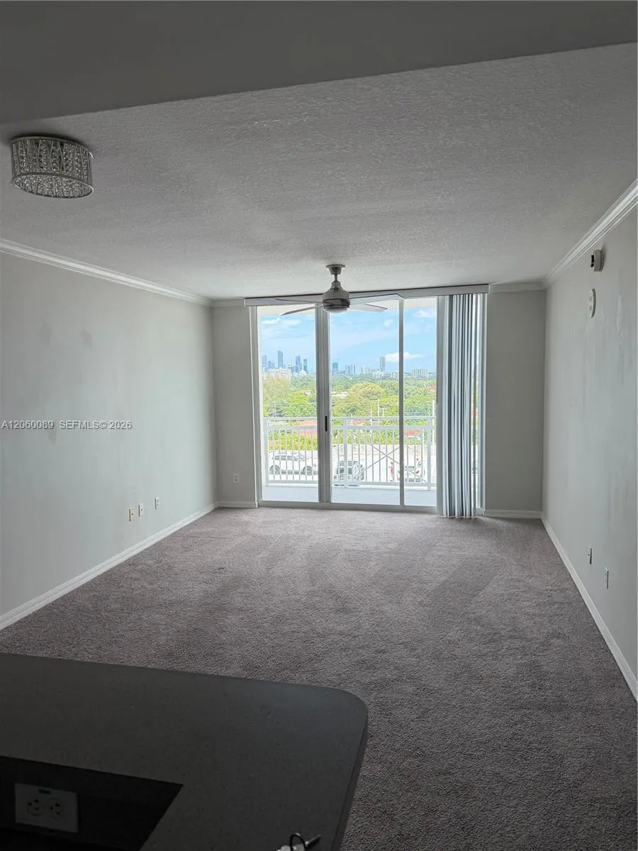 Foto de propiedad en 2665 SW 37th Avenue 813, Miami, FL 33133 Miami con MLS# 
