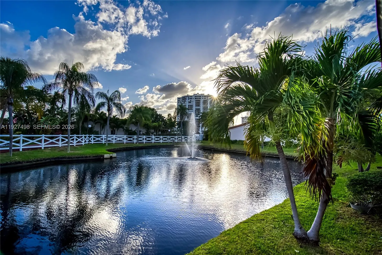 Foto de propiedad en 2669 S Parkview Drive, Hallandale Beach, FL 33009 Hallandale Beach con MLS# 