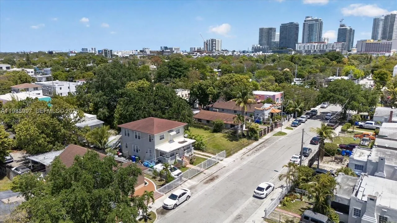 Foto de propiedad en 267 NW 31st Street, Miami, FL 33127 Miami con MLS# 