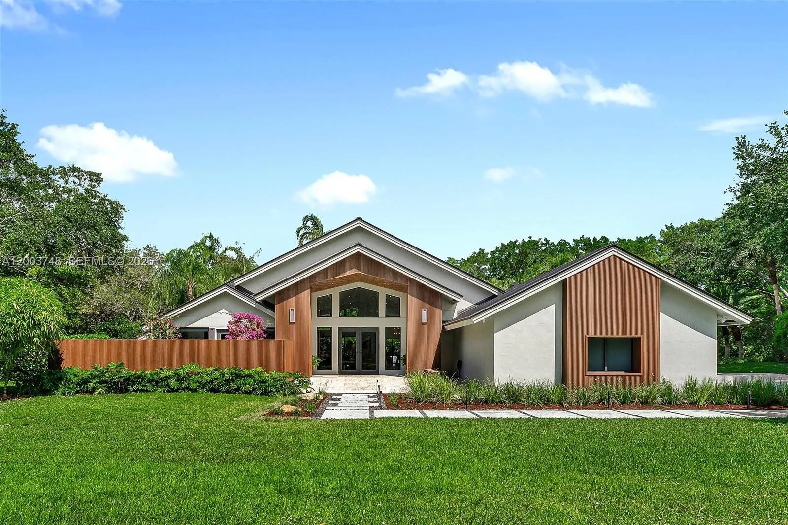 Foto de propiedad en 2675 Hackney Road, Weston, FL 33331 Weston con MLS# 