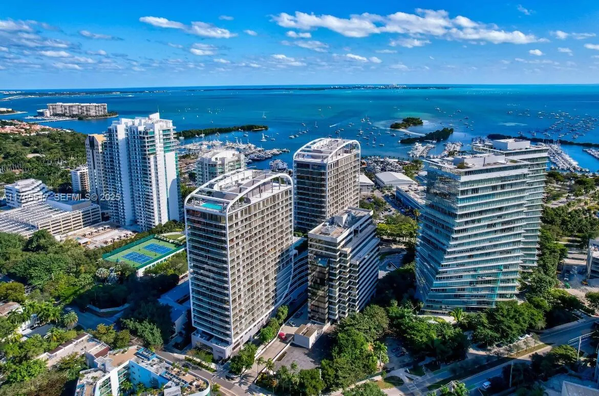 Foto de propiedad en 2678 Tigertail 1009, Miami, FL 33133 Miami con MLS# 