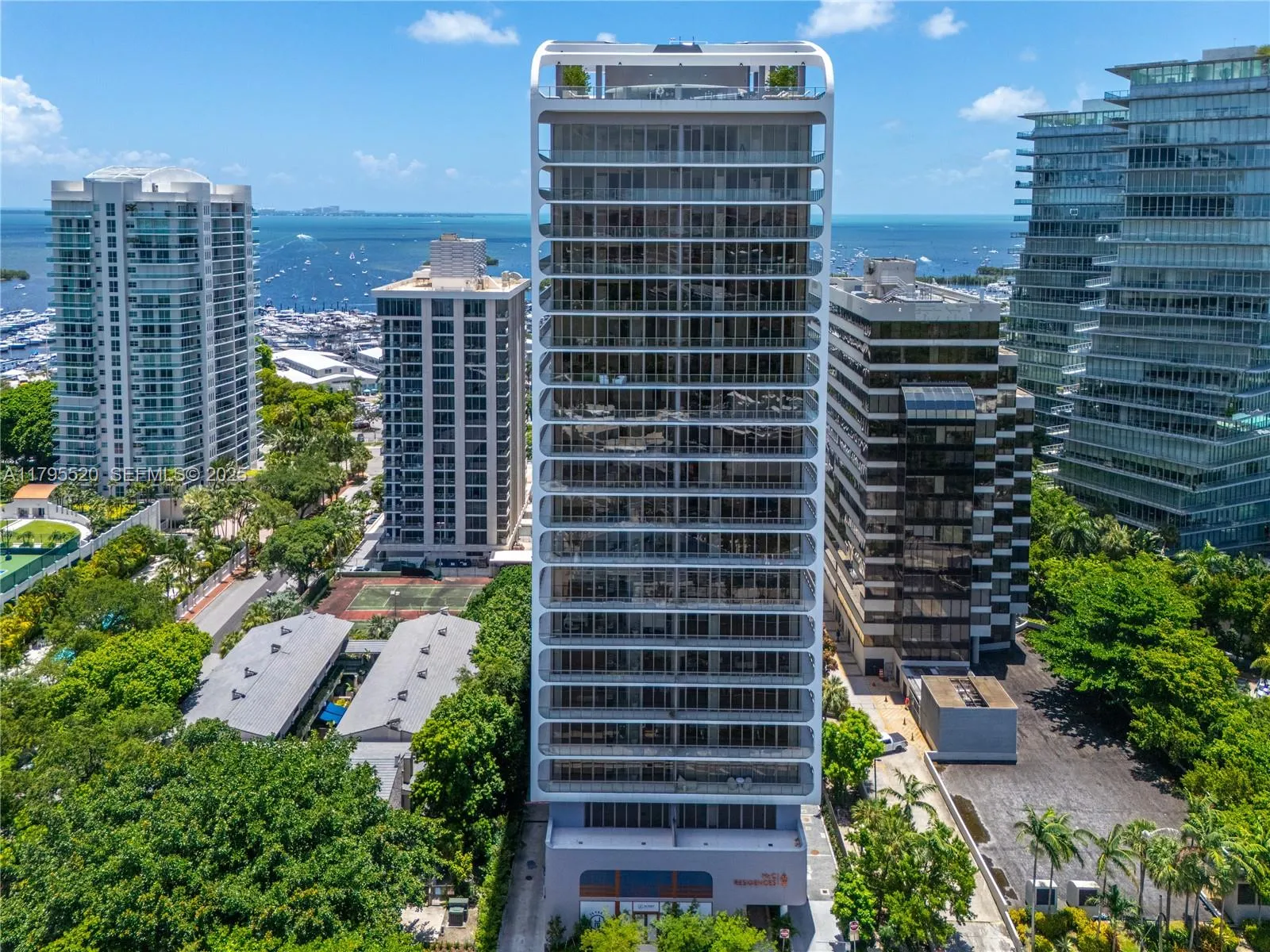 Foto de propiedad en 2678 Tigertail Avenue 1205, Miami, FL 33133 Miami con MLS# 