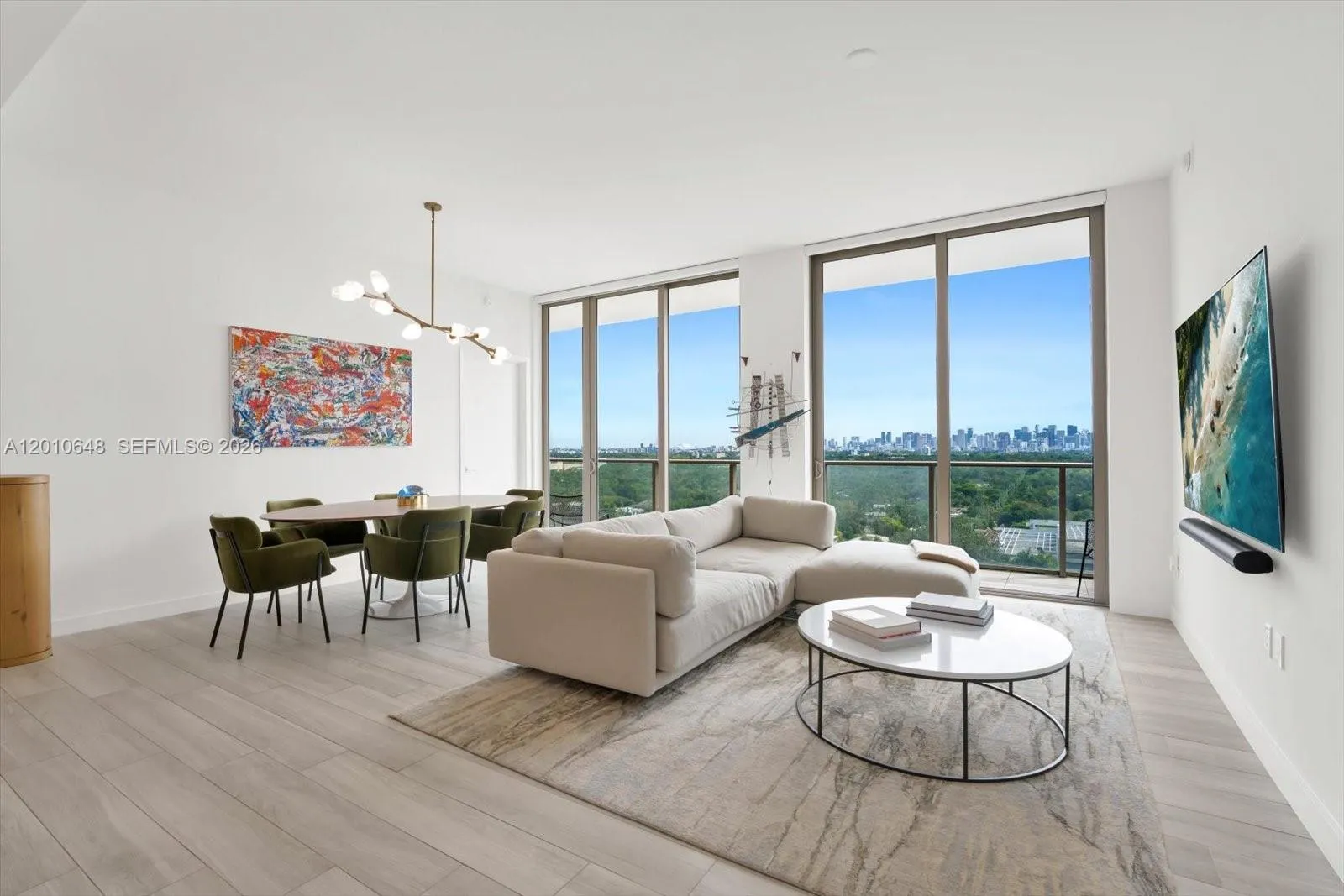Foto de propiedad en 2678 Tigertail Avenue 1404, Miami, FL 33133 Miami con MLS#
