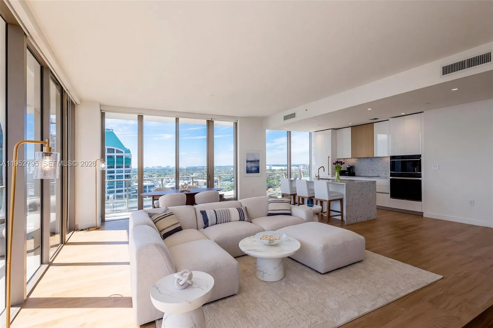Foto de propiedad en 2678 Tigertail Avenue 1707, Miami, FL 33133 Miami con MLS#