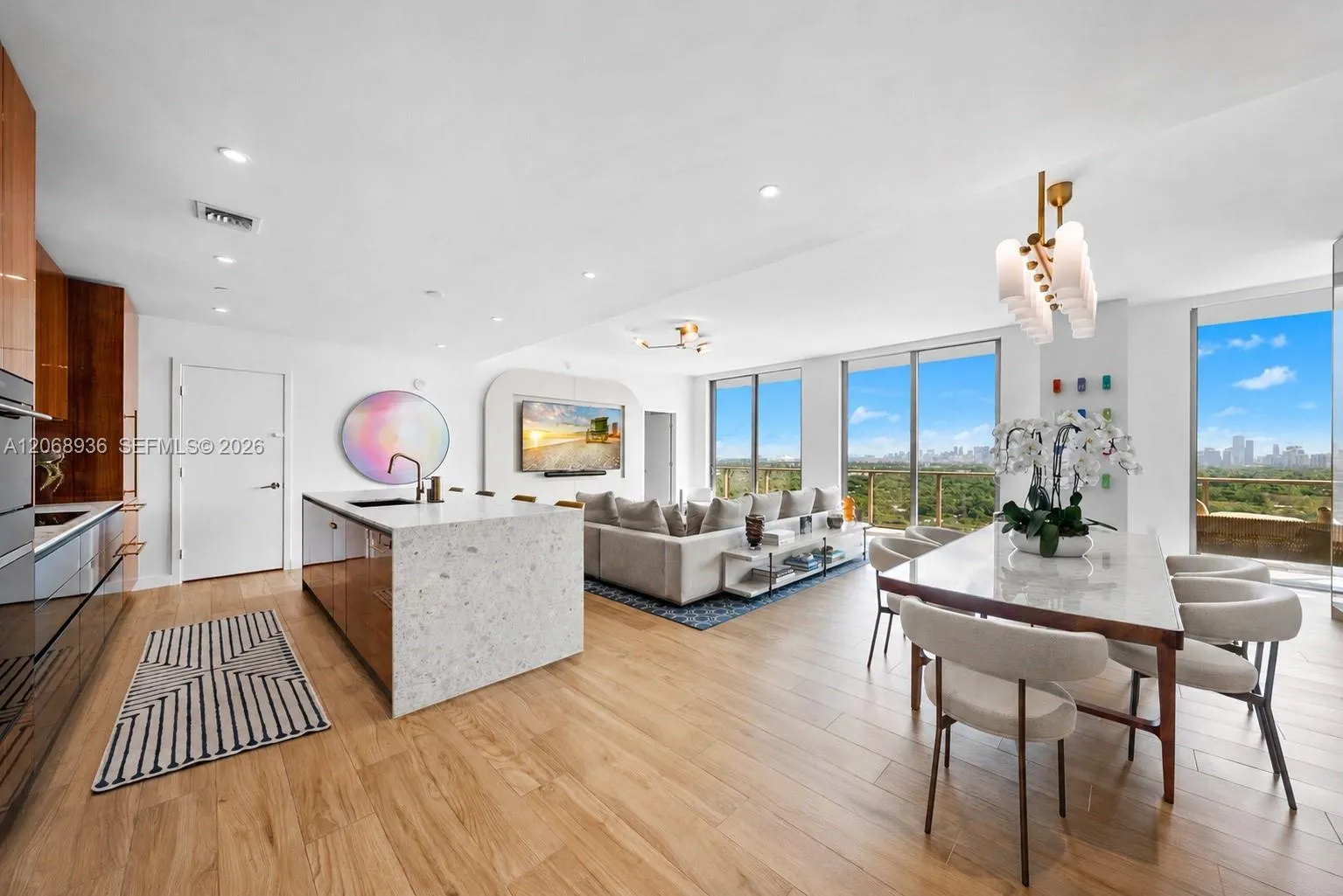 Foto de propiedad en 2678 Tigertail Avenue 1806, Miami, FL 33133 Miami con MLS# 