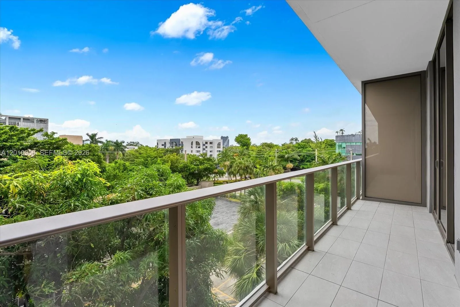 Foto de propiedad en 2678 Tigertail Avenue 315, Miami, FL 33133 Miami con MLS# 