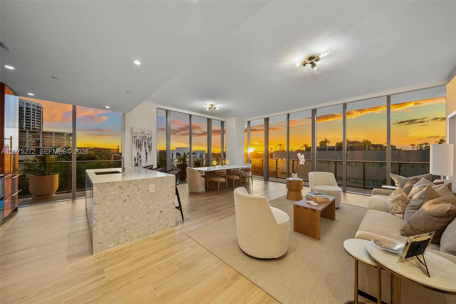 Foto de propiedad en 2678 Tigertail Avenue 401, Miami, FL 33133 Miami con MLS#