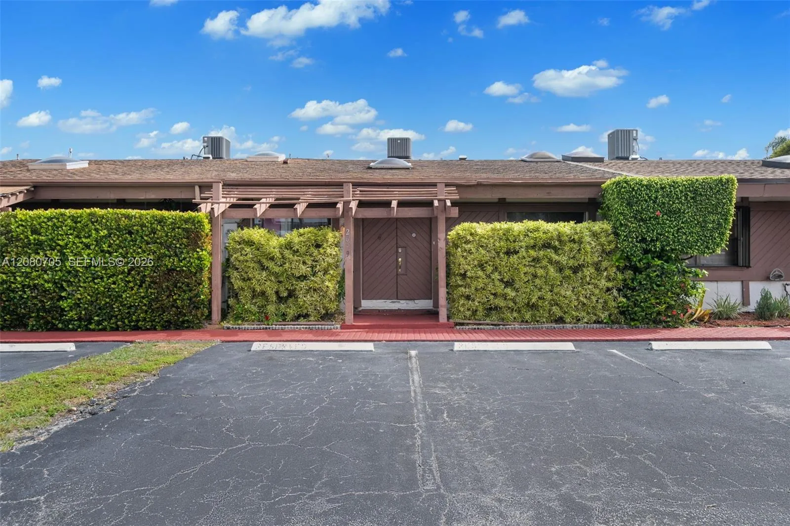Foto de propiedad en 2679 S Parkview Drive, Hallandale Beach, FL 33009 Hallandale Beach con MLS# 