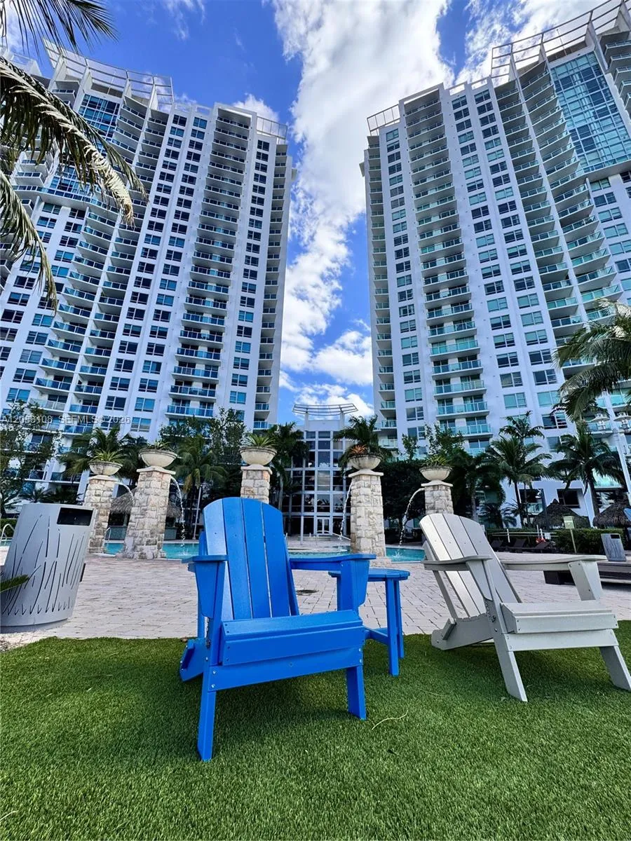 Foto de propiedad en 2681 N Flamingo Road 2705S, Sunrise, FL 33323 Sunrise con MLS# 
