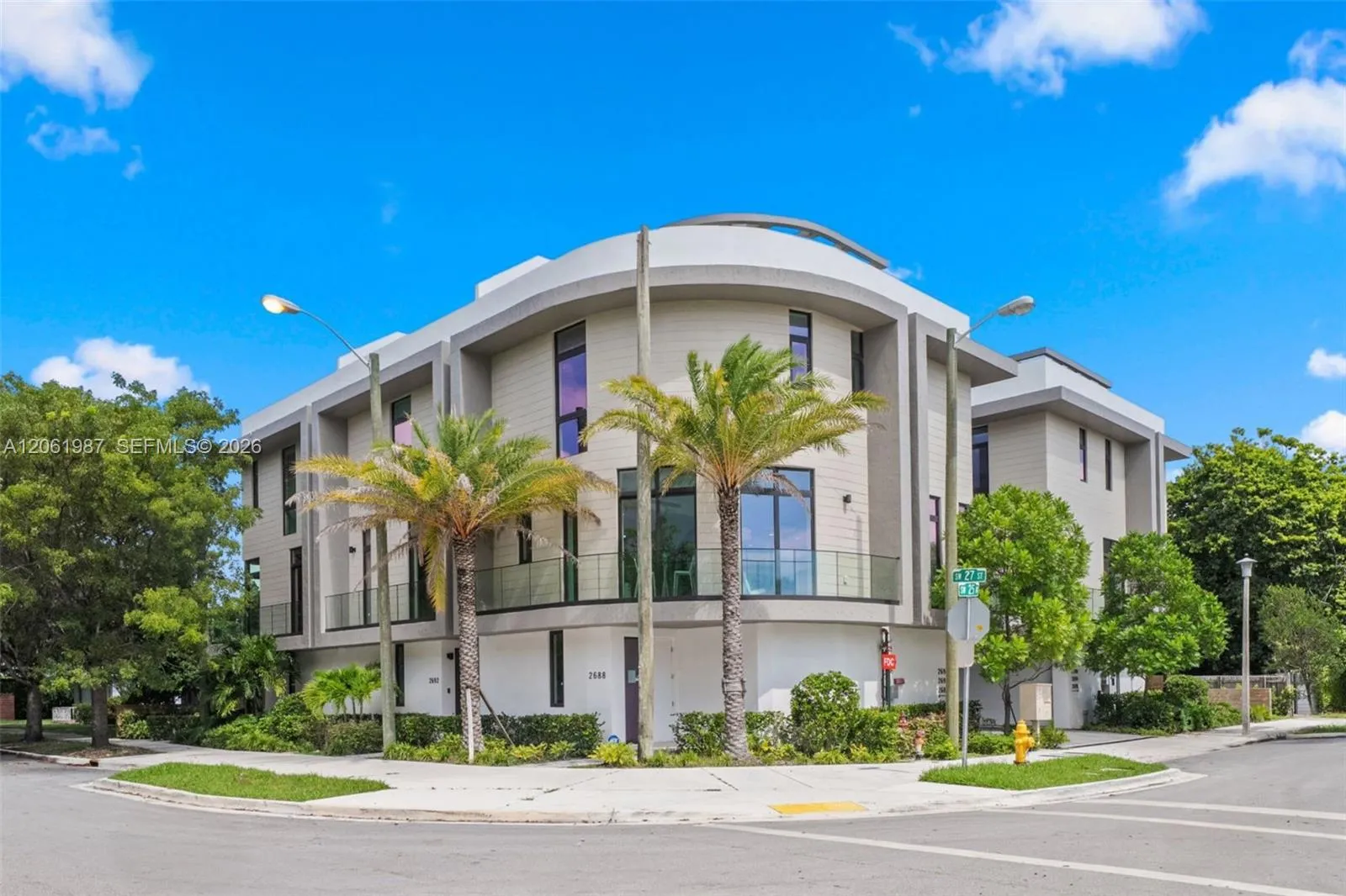 Foto de propiedad en 2688 SW 25th Avenue, Miami, FL 33133 Miami con MLS# 