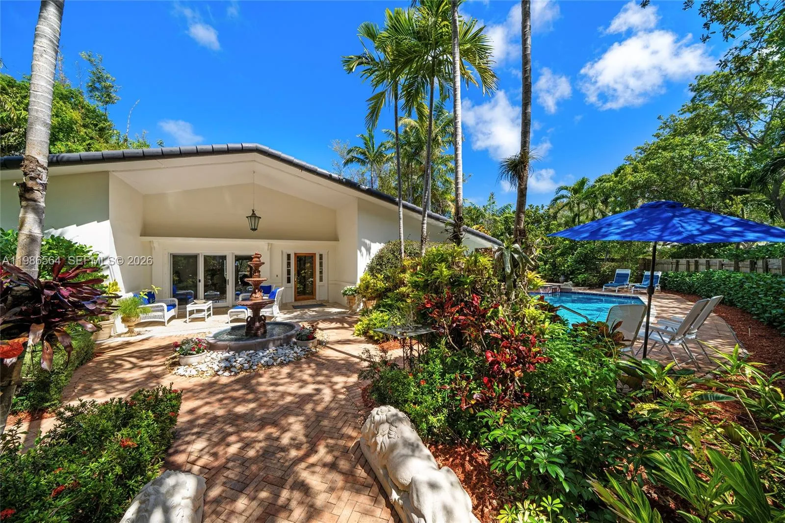 Foto de propiedad en 269 Cranwood Drive, Key Biscayne, FL 33149 Key Biscayne con MLS# 