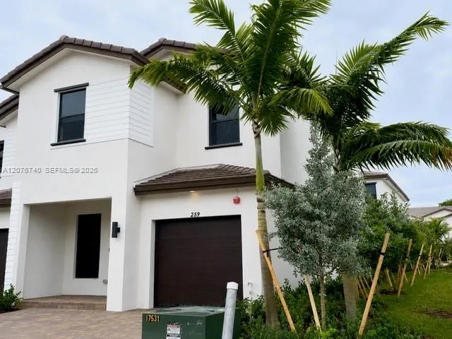 Foto de propiedad en 269 SW 159th Court, Pembroke Pines, FL 33027 Pembroke Pines con MLS# 