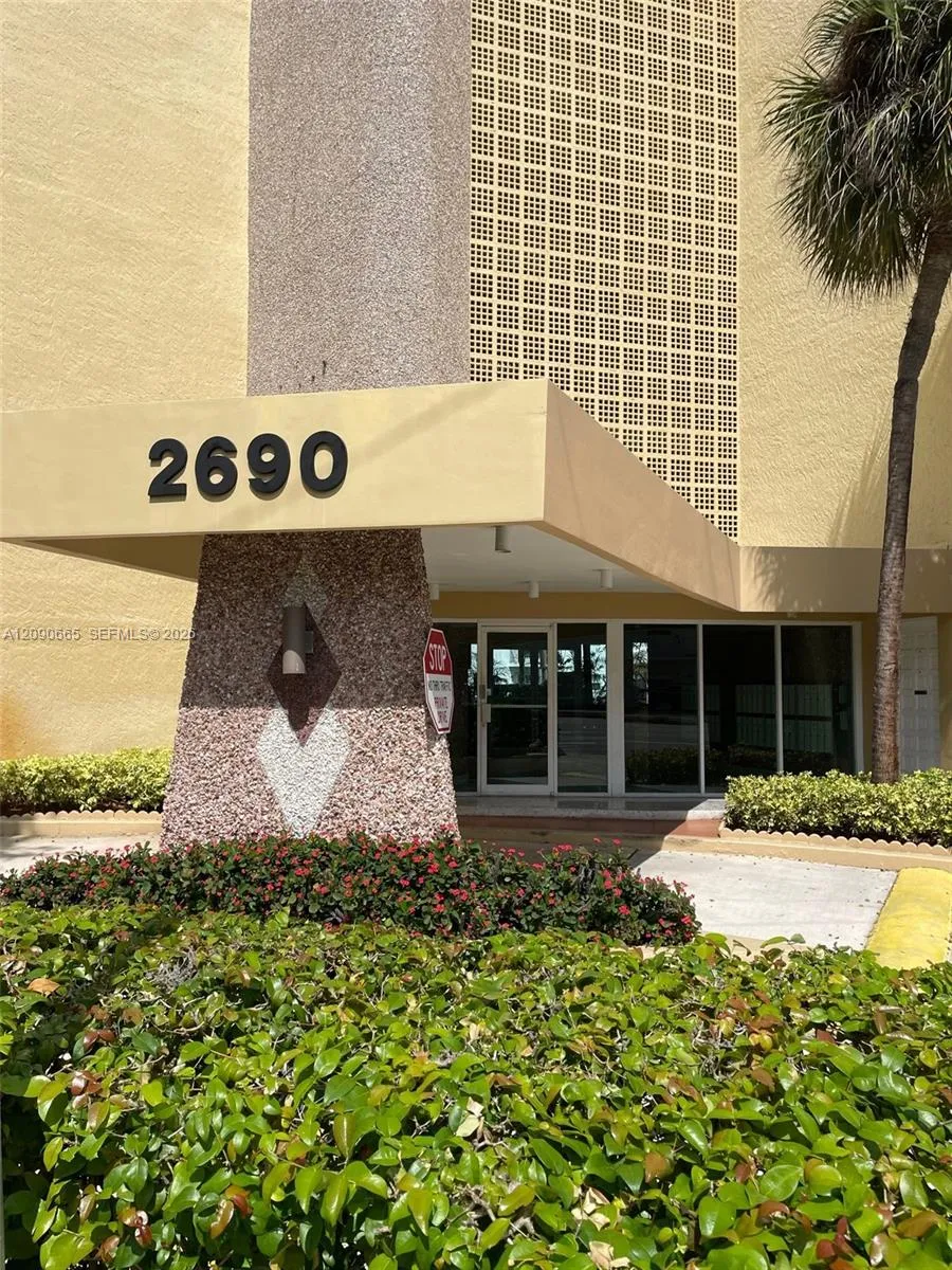 Foto de propiedad en 2690 SW 22nd Avenue 504, Miami, FL 33133 Miami con MLS# 
