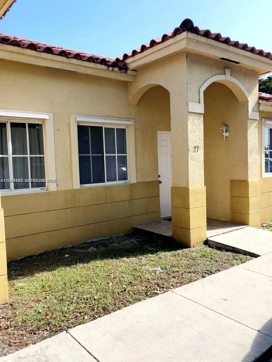 Foto de propiedad en 27 NE 13th Avenue 4, Homestead, FL 33033 Homestead con MLS# 