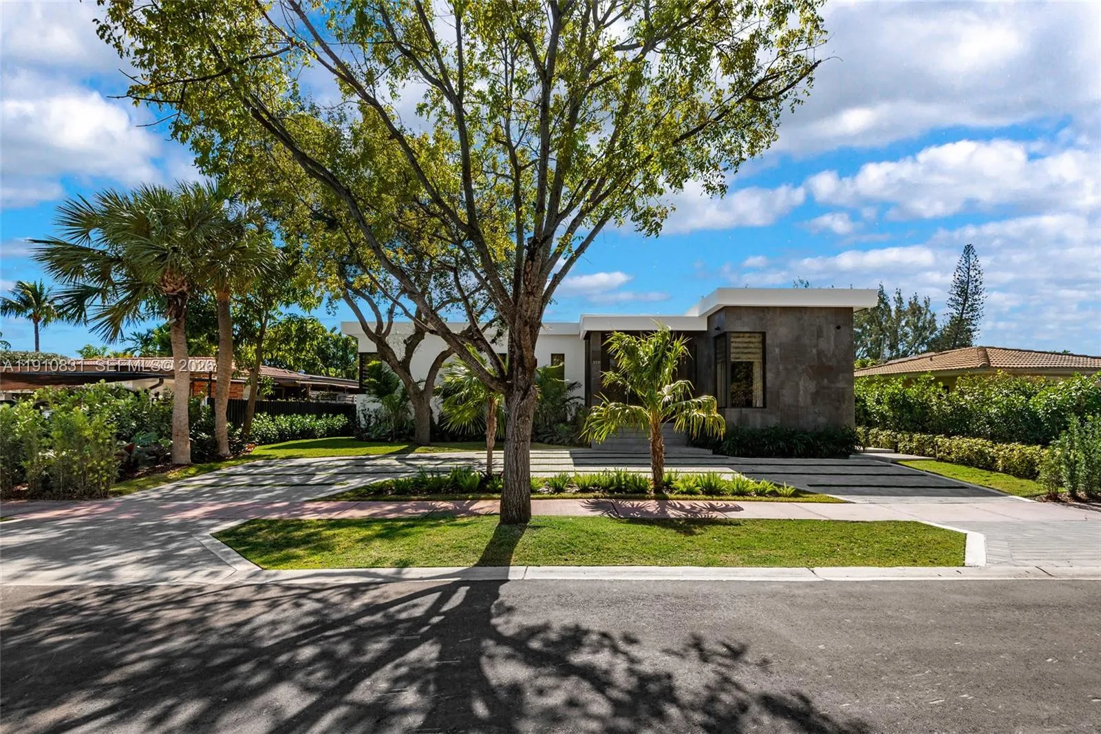 Foto de propiedad en 270 N Shore Drive, Miami Beach, FL 33141 Miami Beach con MLS# 