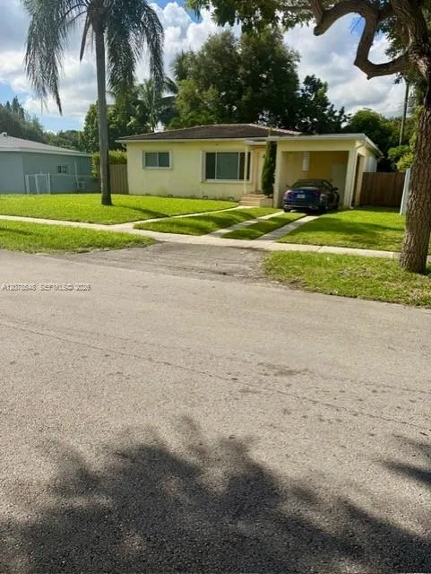 Foto de propiedad en 270 NE 169th Street, North Miami Beach, FL 33162 North Miami Beach con MLS# 