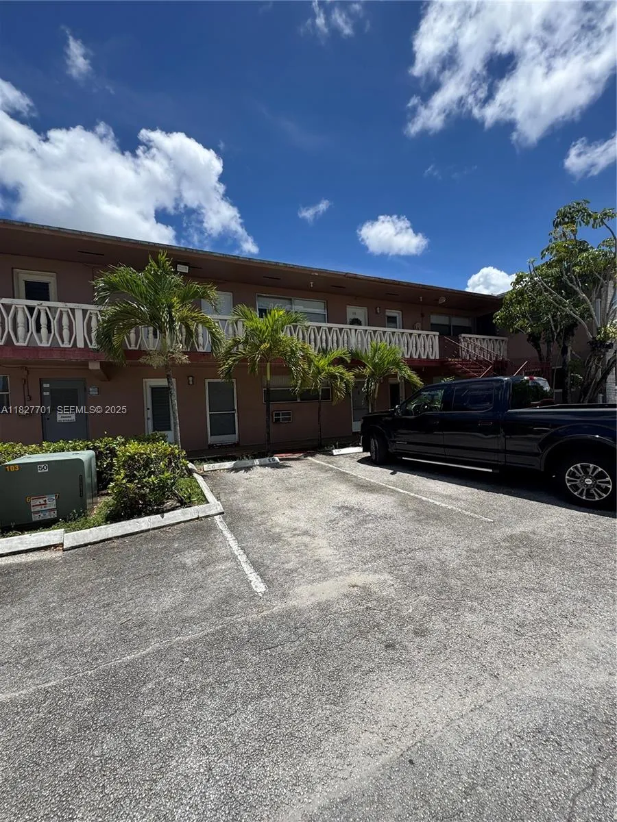 En Venta 270 NE 191st Street 108, Miami, FL 33179, Miami, FL 33179