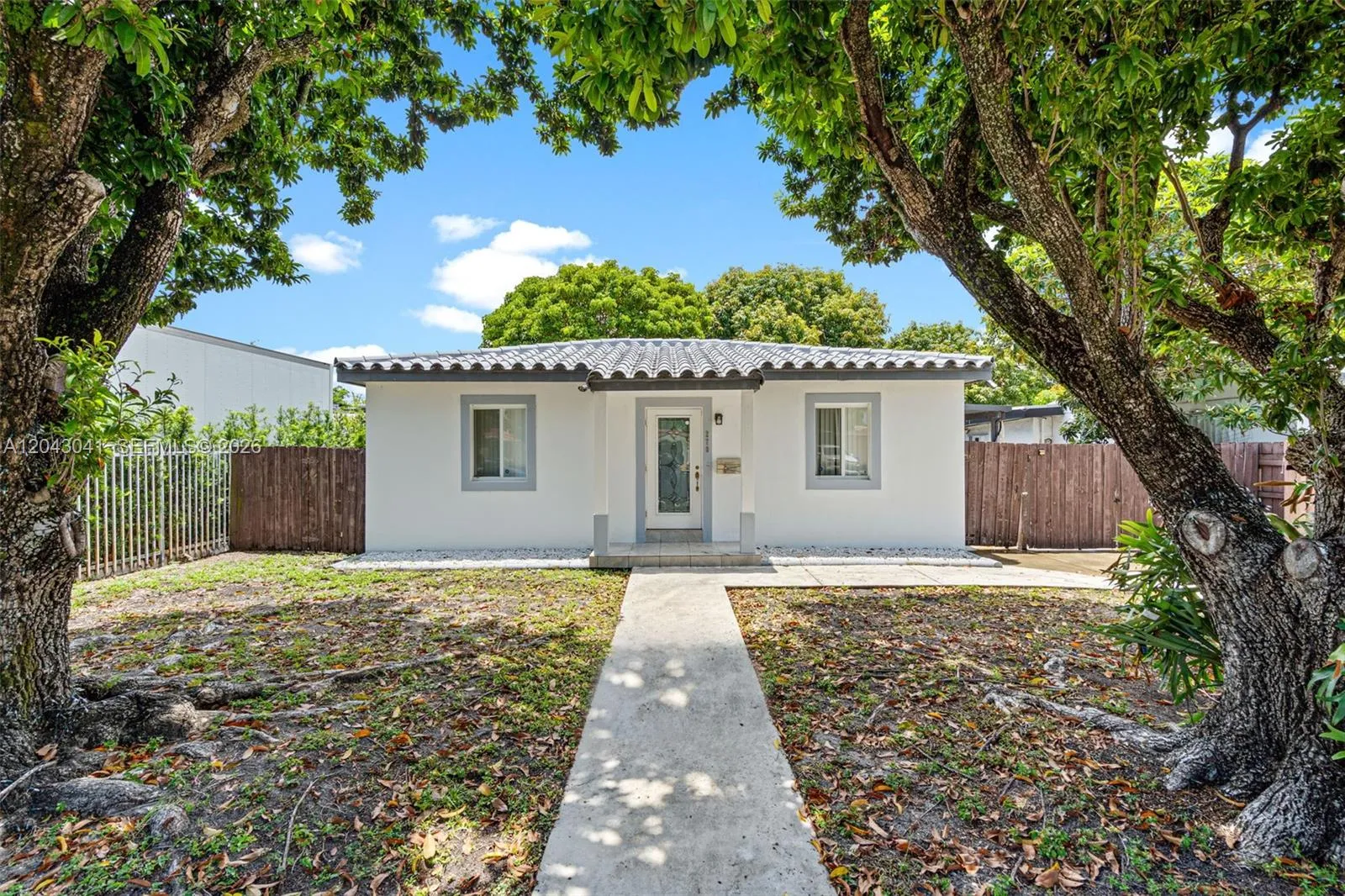 Foto de propiedad en 270 NW 51st Avenue, Miami, FL 33126 Miami con MLS# 