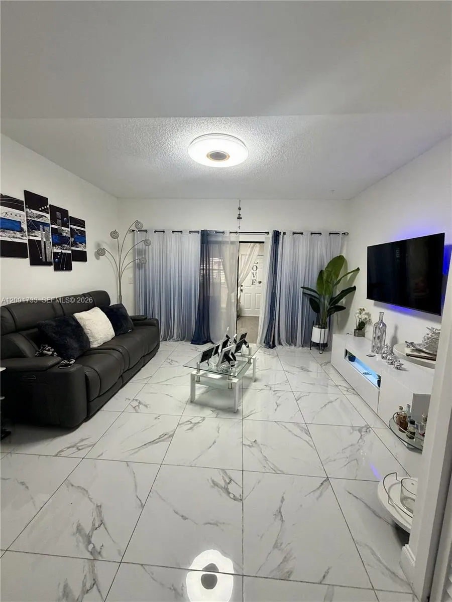 En Venta 270 NW 71st Avenue 4, Miami, FL 33126, Miami, FL 33126