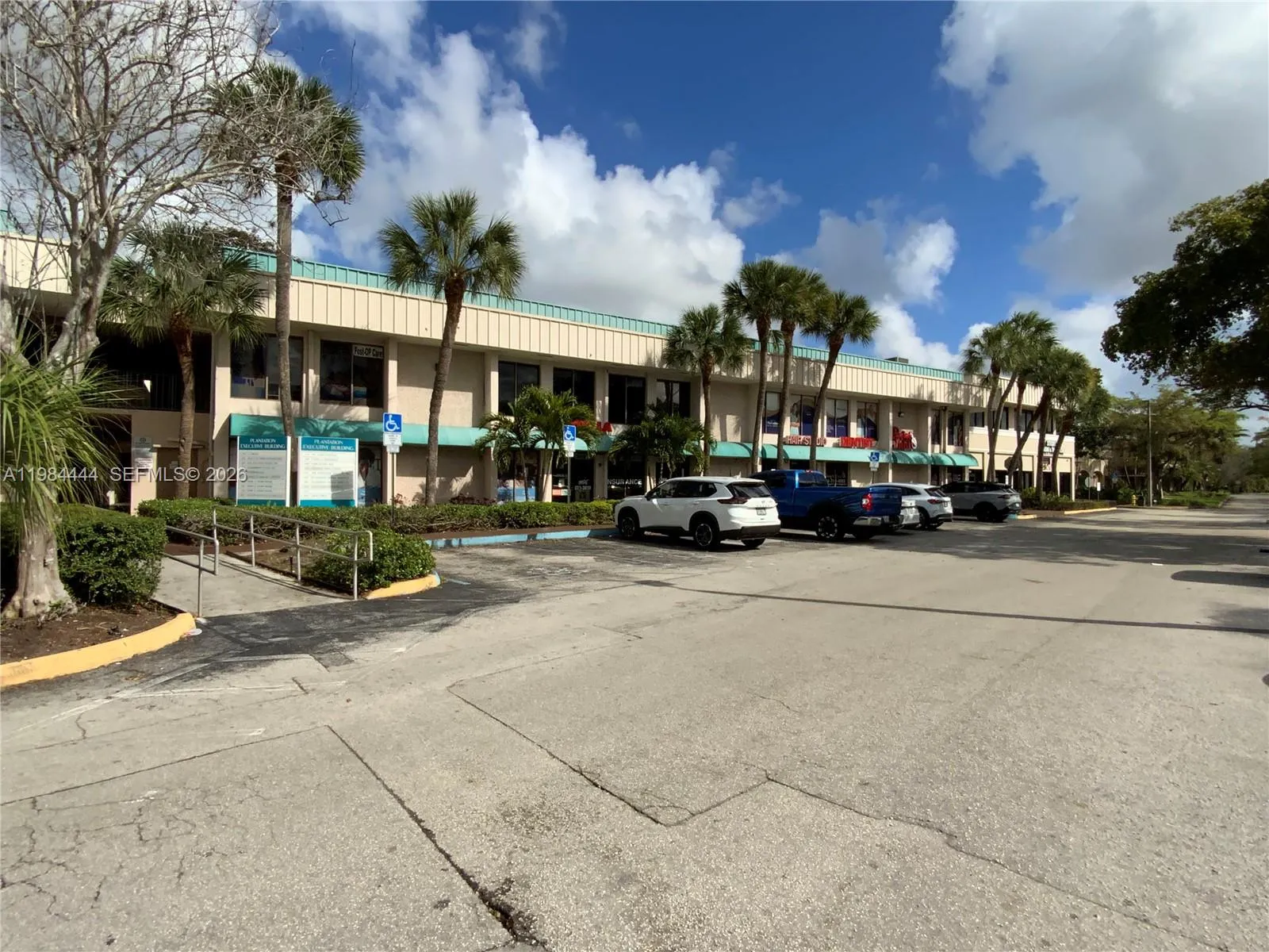 Foto de propiedad en 270 S University Drive 284, 294, 310, 324, Plantation, FL 33324 Plantation con MLS# 