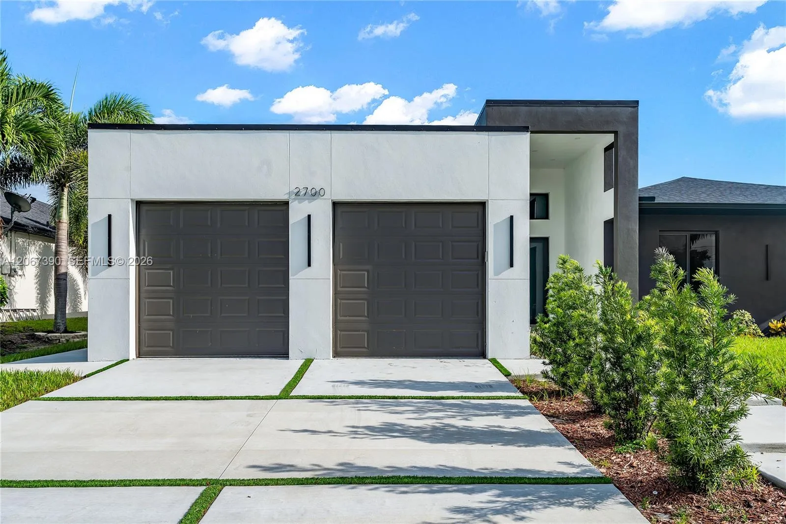 Foto de propiedad en 2700 2700 Sw Ember Terrace, Cape Coral, FL 33991 Cape Coral con MLS# 