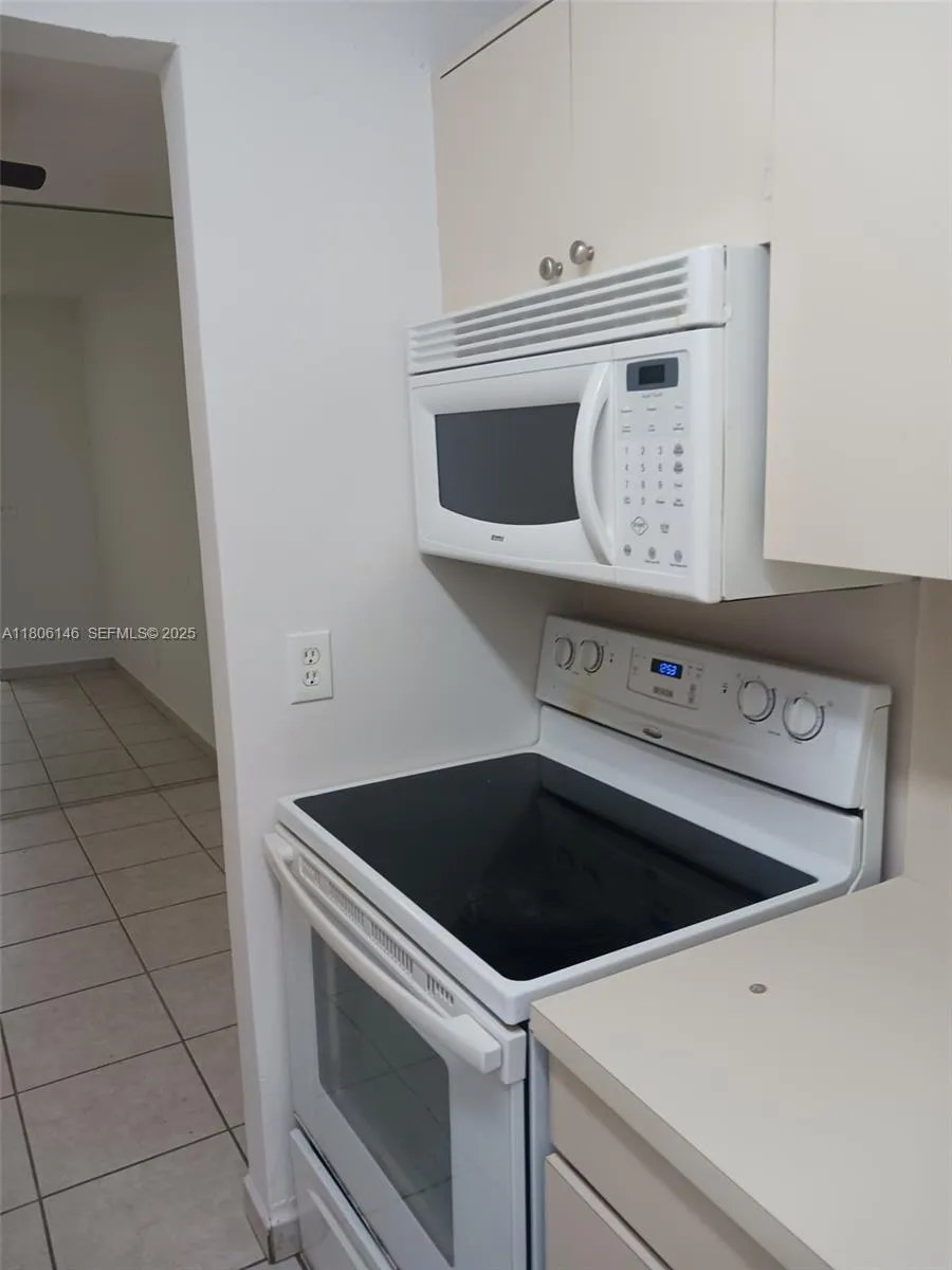 Foto de propiedad en 2700 NE 135th Street 30, North Miami, FL 33181 North Miami con MLS# 