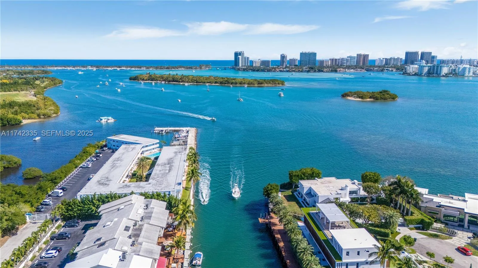 Foto de propiedad en 2700 NE 135th Street 32, North Miami, FL 33181 North Miami con MLS# 