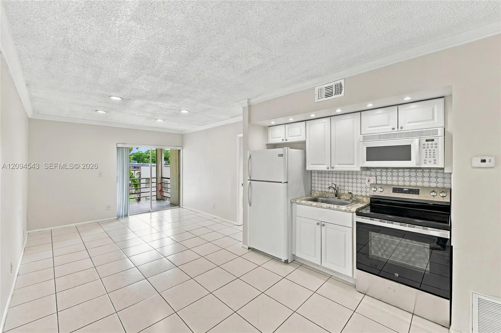 En Venta 2700 Riverside Drive 302-B, Coral Springs, FL 33065, Coral Springs, FL 33065