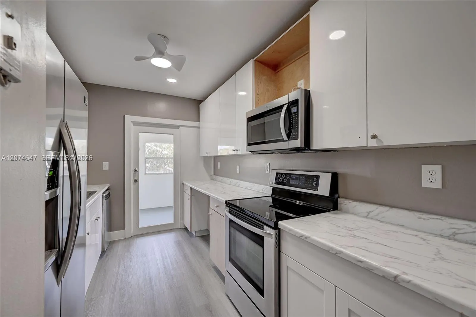 Foto de propiedad en 2700 Riverside Drive 303-B, Coral Springs, FL 33065 Coral Springs con MLS# 