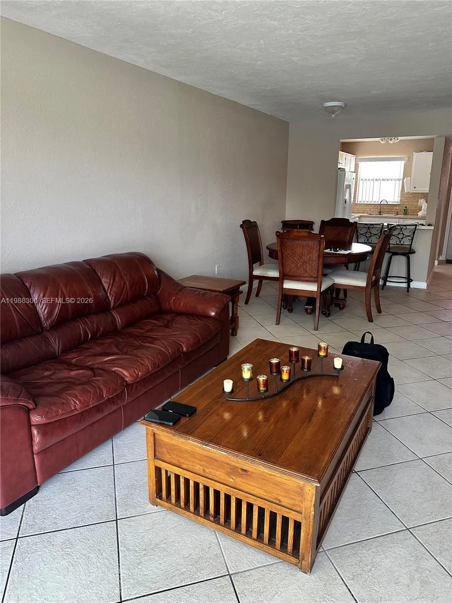Foto de propiedad en 2701 E Sunrise Lakes Drive 209, Sunrise, FL 33322 Sunrise con MLS# 