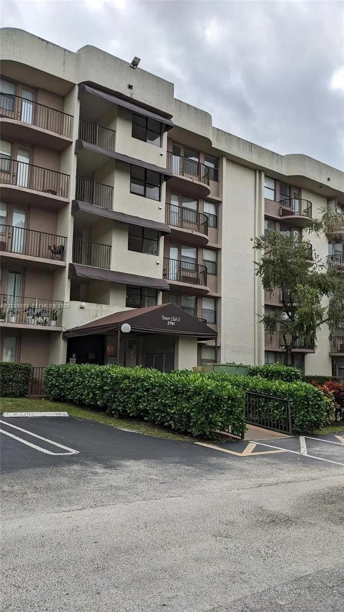 En Venta 2701 Riverside Drive 206-B, Coral Springs, FL 33065, Coral Springs, FL 33065