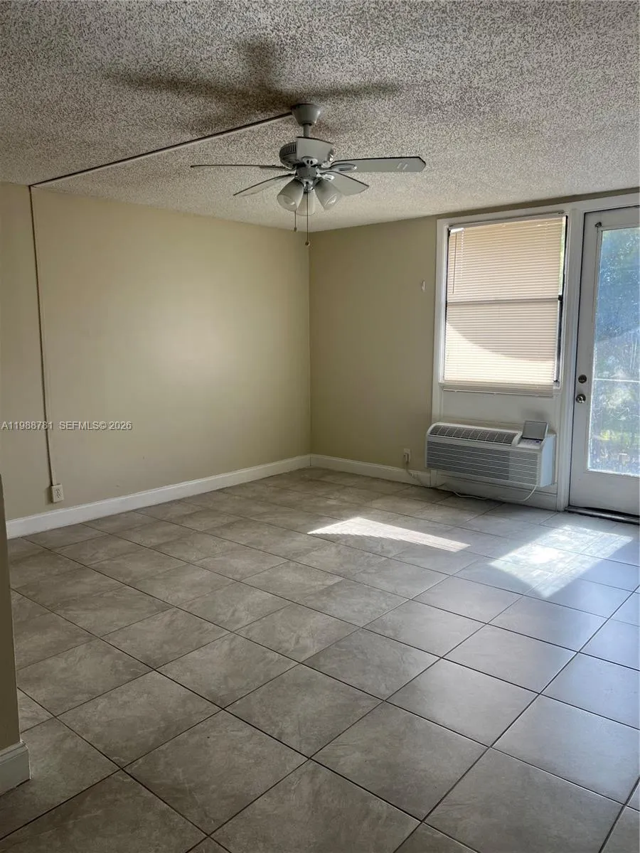 En Venta 2701 Riverside Drive 308-B, Coral Springs, FL 33065, Coral Springs, FL 33065