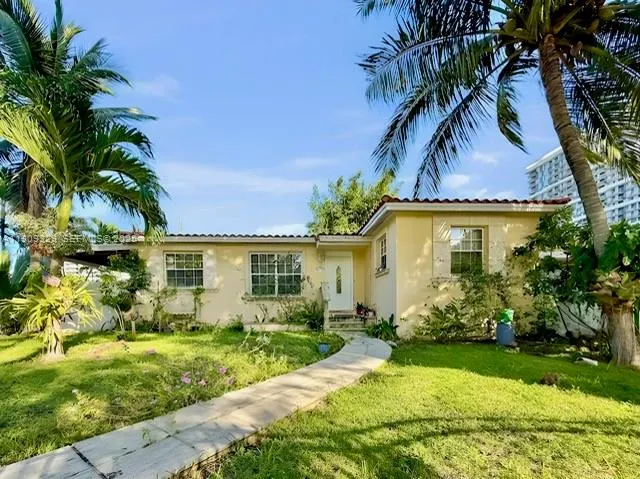 Foto de propiedad en 2701 SW 29th Avenue, Miami, FL 33133 Miami con MLS# 