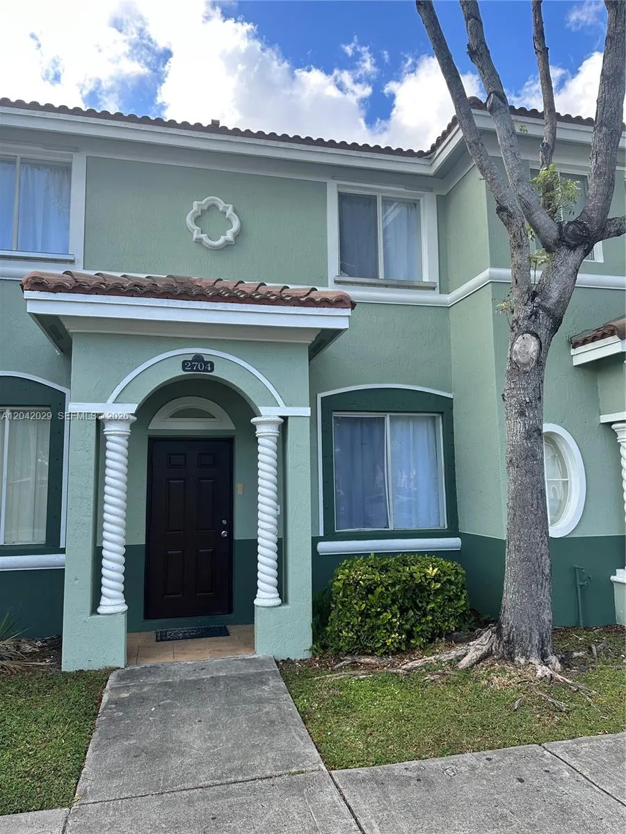 Foto de propiedad en 2704 SE 15th Place, Homestead, FL 33035 Homestead con MLS# 